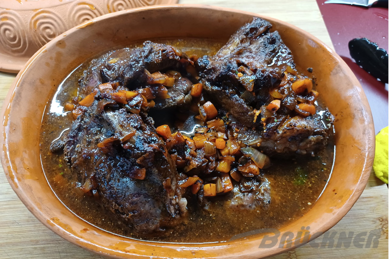 Rinderbäckchen im Römertopf