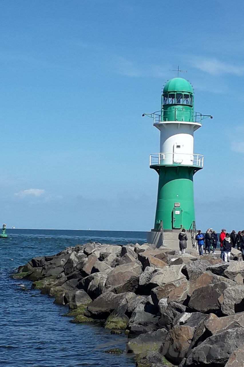 Warnemünde, Leuchtturm auf der Mole