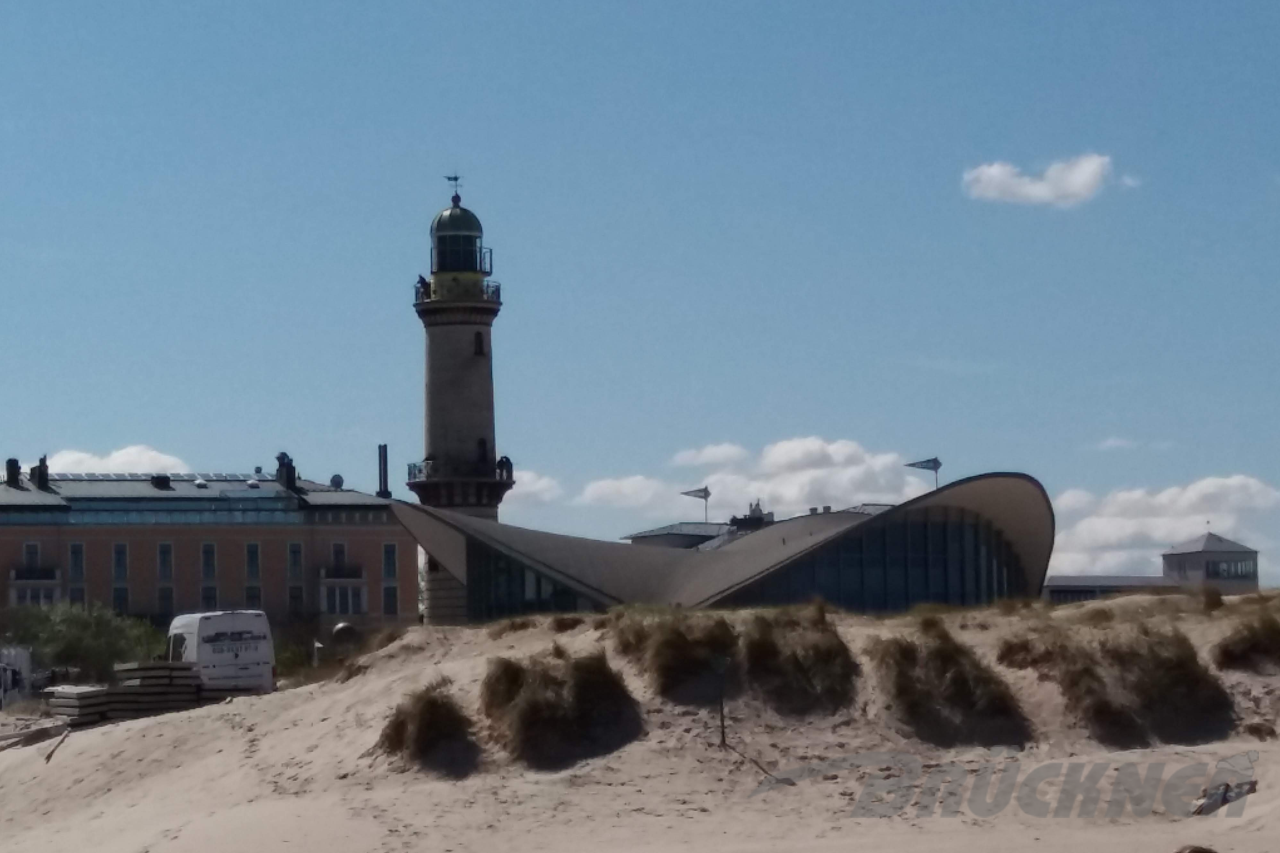 Warnemünde, Leuchtturm & Teepott
